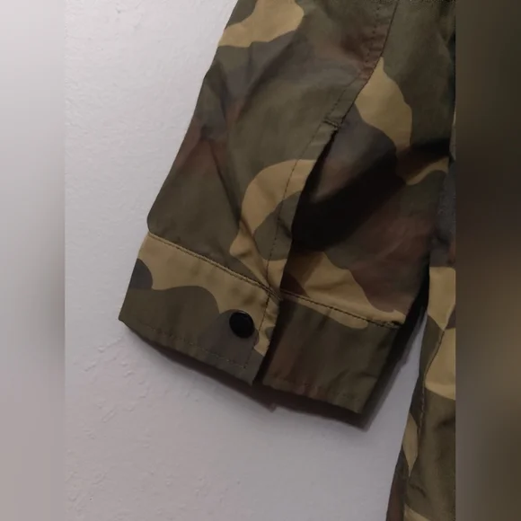 MEN'S Herschel Supply Co. Field Woodland Camo Rain Jacket size MEDIUM - Picture 12 of 12